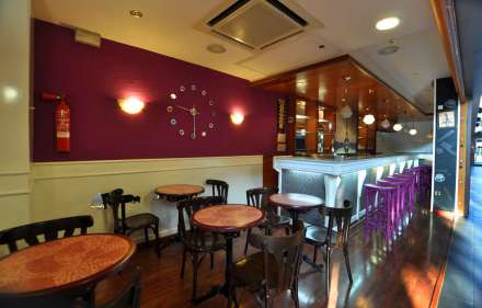 Local commercial entièrement équipé à vendre dans un excellent emplacement à figueres.