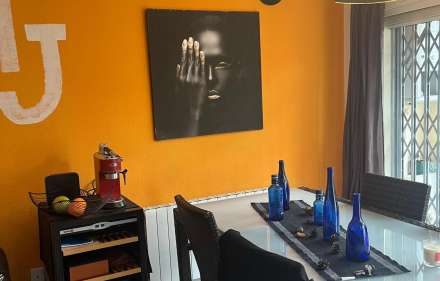 Maison de ville magnifiquement rénovée à empuriabrava.